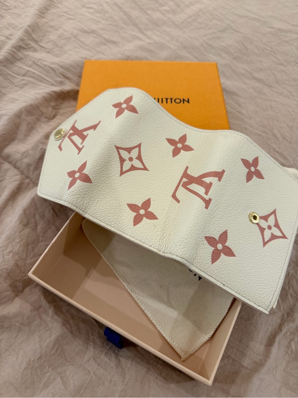 Louis Vuitton Cream Wallet with Pink Monogram Accents - Picture 2 of 3